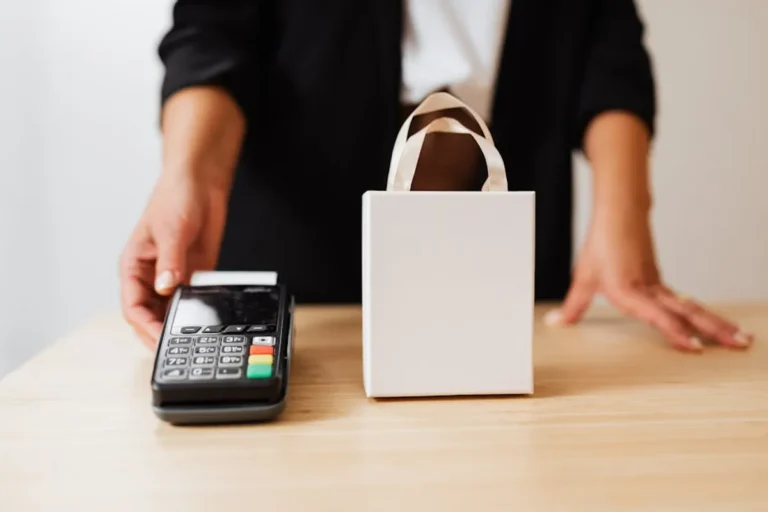 Holiday Shopping Tips for Finding Better Deals